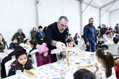 Kestelli çocuklar, tekne oruçlarını birlikte açtı