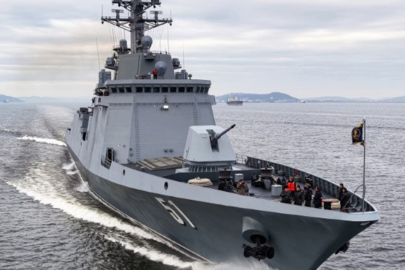 Kuzey Kore devasa savaş gemisinden füze denemesi yaptı