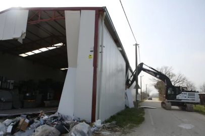 Nilüfer'de tarım alanındaki kaçak yapı yıkıldı