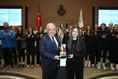 Nilüfer’in genç sporcuları başarılarını mecliste paylaştı