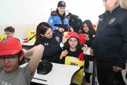 Bursa Emniyeti Öğrencilere Polisliği Tanıttı