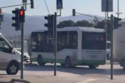 Bursa’da özel halk otobüsü ters şeride girip tehlike saçtı!