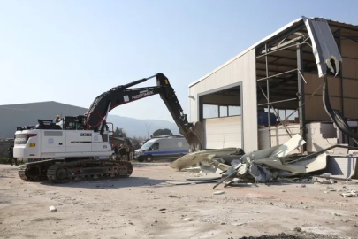 Nilüfer’de 4 kaçak bina yıkıldı