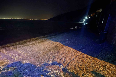 Balık tutmak için açılan kayık battı, baba-oğul ölümden döndü