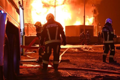 İran, Bahreyn'de yakıt tanklarını vurdu