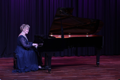 Dünyaca ünlü piyanist Gülsin Onay  öğrencilerle buluştu