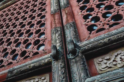 Dünyanın kapıları Bursa’daki hastanenin koridoruna açıldı