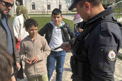 Çekilen İznik Gölü kıyısında oynayan çocuklar top mermisi buldu