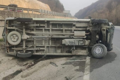 Kontrolden çıkan minibüs takla attı, sürücü yaralandı