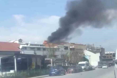 Bursa’da çatı katı alevlere teslim oldu