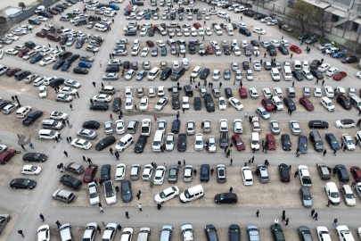 İkinci el oto pazarında buruk bayram