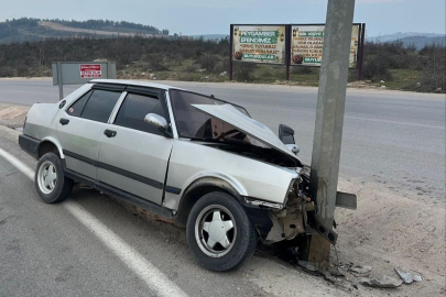 Bursa’da otomobil direğe çarptı, 1 yaralı