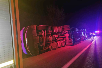 Kontrolden çıkan tır devrildi, şans eseri yaralanan olmadı
