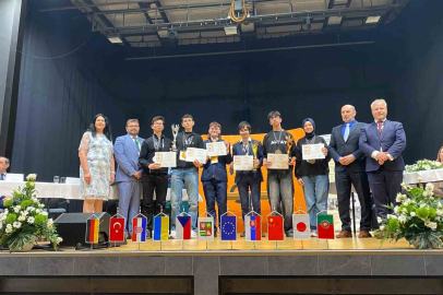 Bursalı öğrencilerden Çekya’da robotik başarı