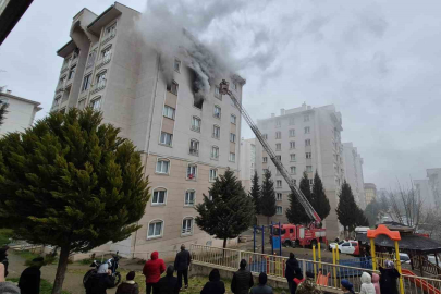 Bursa’da 8 katlı binada yangın