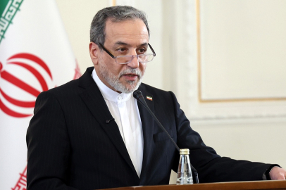 Arakçi: "Hürmüz Boğazı açık, temas halinde güvenli geçiş sağlamaya hazırız"