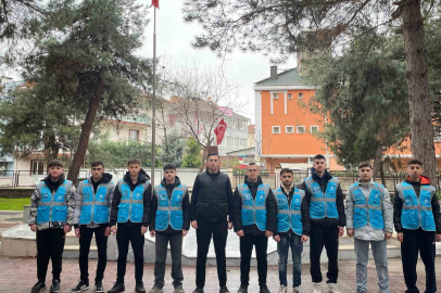 Bursa’da öğrencilerden şehit kabirlerine bayram temizliği