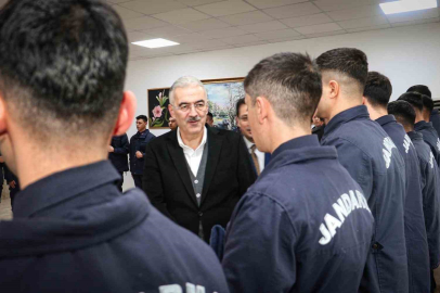 Vali Ayyıldız, İl Jandarma Komutanlığı’nda Mehmetçik’le buluştu