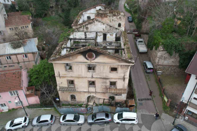 156 yıllık tarihi bina yangında zarar gördü