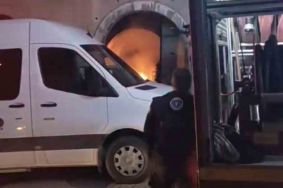 Bursa’da tarihi binada çıkan yangın söndürüldü