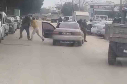 Yol ortasında yumruklu kavga kamerada