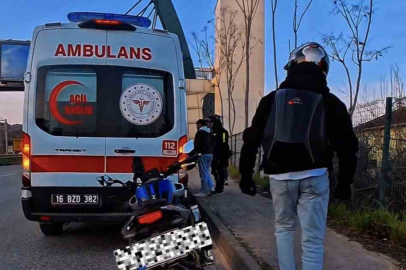 Bir anda şerit değiştirdi, motosikletler çarpıştı