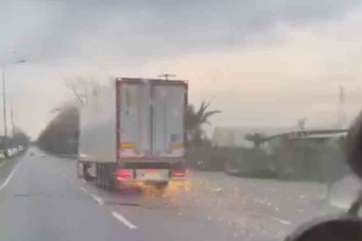 Bursa’da korku dolu anlar, direği deviren TIR olay yerinden kaçtı