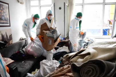 Osmangazi'den Kayıhan'daki çöp eve müdahale