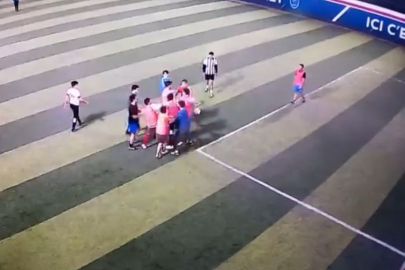 Stres atmak için gittikleri halı saha maçında yumruklar konuştu