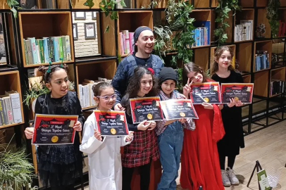 Ünlü tiyatro tiratları Bursa'da çocukların yorumuyla sahnelendi