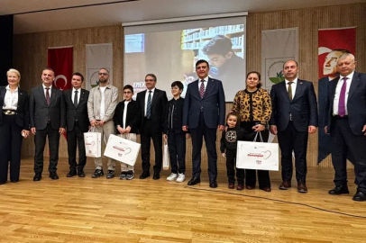 Bursa'da en çok kitap okuyanlar ödüllendirildi