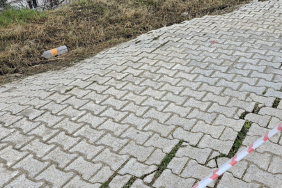 Mudanya’da yağmur sonrası site önündeki yol çöktü
