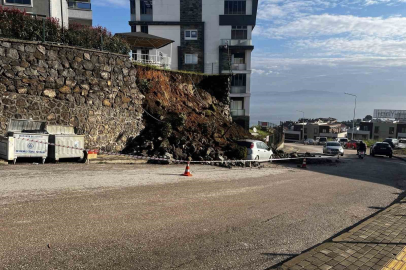 Mudanya’da yağmura dayanamayan istinat duvarı çöktü