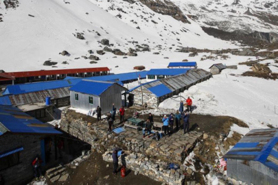 Everest'e çıkan dağcılara karbonat vererek milyonluk dolandırıcılık ağı kurdular