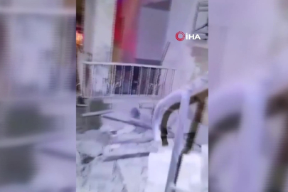 İran’ın İsrail’e gerçekleştirdiği füze saldırıları, bir binada yıkıma yol açtı