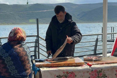 Ulubat Gölü’nde su çok olunca yakalanamayan turna sezonu pahalı açıldı