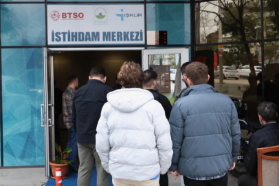 Osmangazi'de vatandaşlar istihdam buluşmalarıyla iş sahibi oluyor