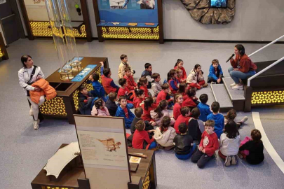 Bursa’da Öğrenciler GUHEM’de uzayın derinliklerine yolculuk yaptı