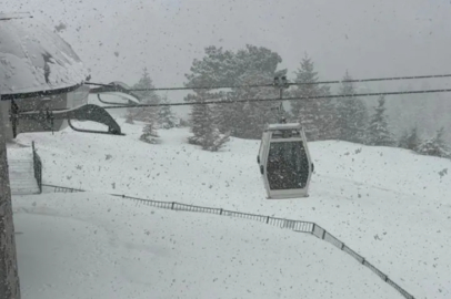 Bursa’nın zirvesinde lapa lapa kar yağdı!