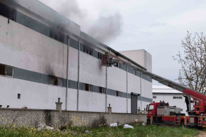 Bursa’da mobilya fabrikasında korkutan yangın