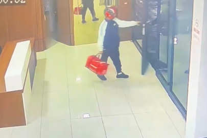 Kurye kılığıyla girdiler, silahla alıkoydular