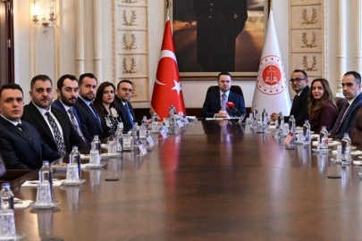 Akın Gürlek Türk Hukuk Enstitüsü heyetini kabul etti