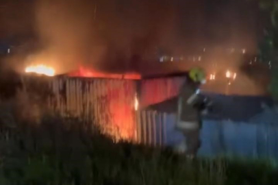 Bursa’da gece yarısı konteynır alevlere teslim oldu