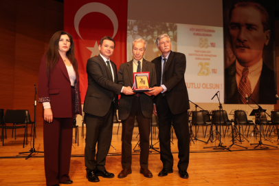 Başkan Erkan Aydın’dan Anlamlı Ödül Takdimi