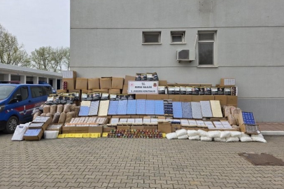 Bursa’da kaçak tütün baskını! Depo ve araçlardan servet çıktı