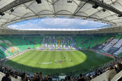 Bursaspor taraftarından dillere destan kareografi!