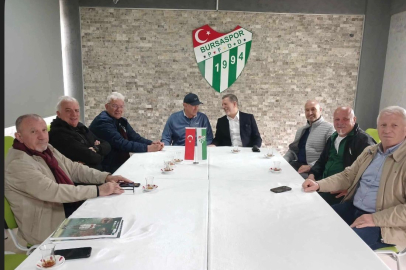 Bursaspor’un unutulmaz kaptanı Özden’in kitabı öğrencilere dağıtıldı