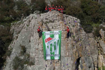 Kurtarma ekipleri, Bursaspor bayrağını zirvede dalgalandırdı