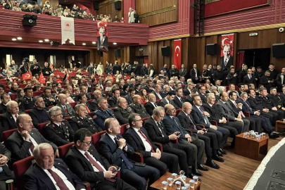 23 Nisan coşkusu salona sığmadı