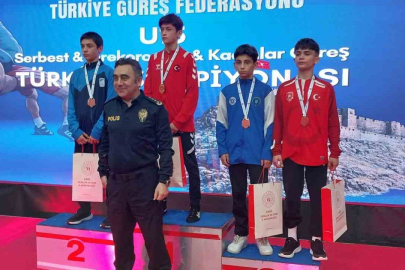 Bursa Büyükşehir Belediyesporlu güreşçiler Türkiye Şampiyonası’nda 3 madalya kazandı
